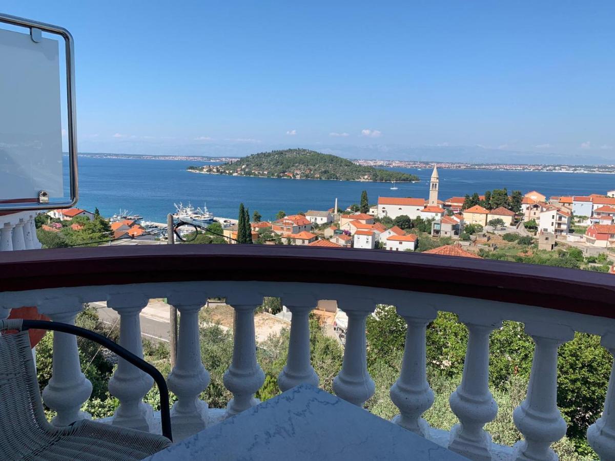 Apartament Halugica *